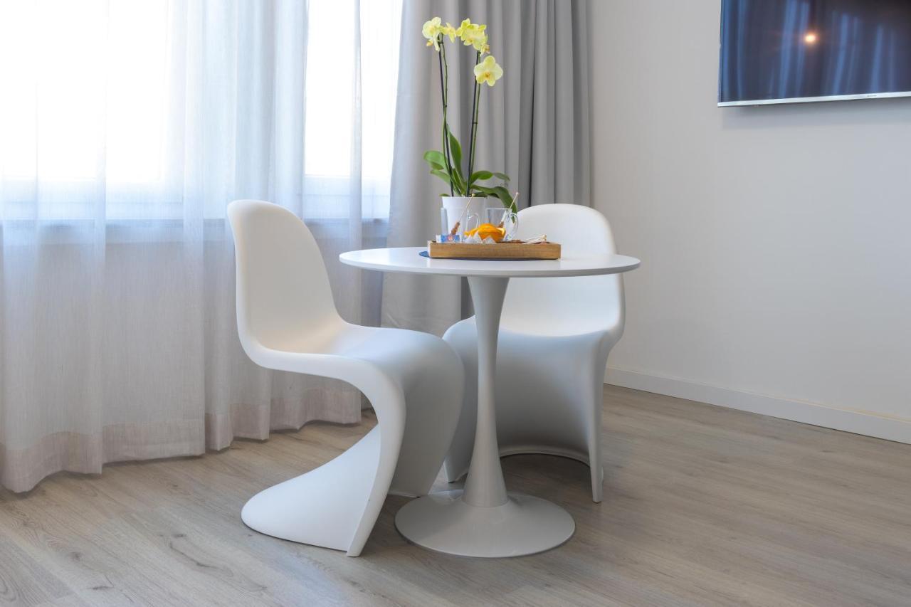 Zzzpace Smart-Hotel Bielefeld Zentrum ภายนอก รูปภาพ