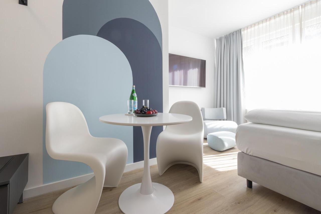 Zzzpace Smart-Hotel Bielefeld Zentrum ภายนอก รูปภาพ